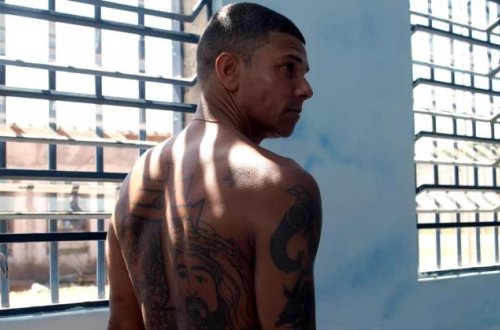 42 il həbsdə yatan seriyalı qatil qətlə yetirildi: 71 şəxs öldürüb