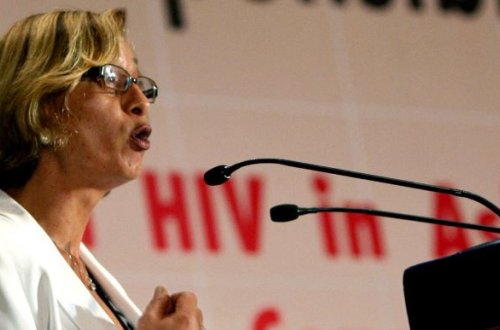 Transseksual deputat vəfat etdi