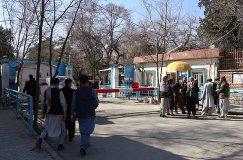 Əfqanıstanda universitetlər qız tələbələr olmadan təhsilə başladı: İçəri girmələrinə icazə verilmədi - VİDEO