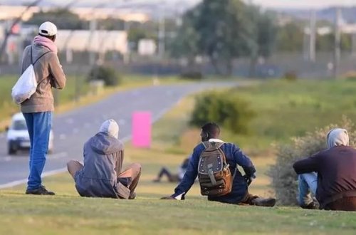 Böyük Britaniya 28 gün ərzində qeyri-qanuni miqrantları deportasiya edəcək