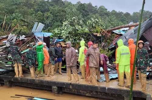 İndoneziyada torpaq sürüşməsi nəticəsində ölənlərin sayı 21-ə çatıb