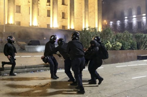 Tbilisidə etiraz aksiyaları zamanı 58 polis əməkdaşı xəsarət alıb