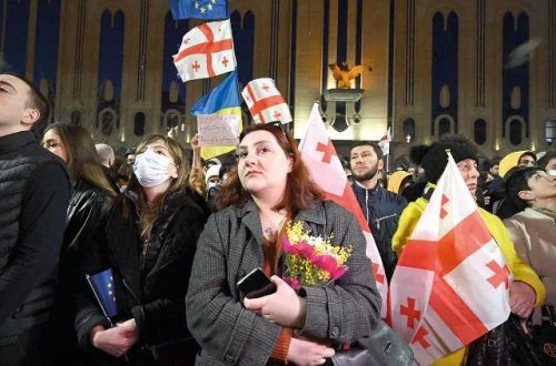 Gürcüstanda mübahisəli qanun layihəsi geri götürülüb