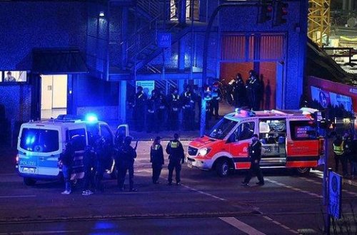 Almaniyada kilsəyə silahlı hücum edilib: 7 ÖLÜ