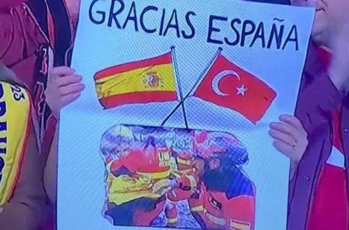 Sevilla - Fənərbaxça matçında emosional pankart hazırlanıb