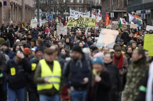 Fransa Senatı pensiya yaşını 64-ə qaldıran maddəni təsdiqlədi