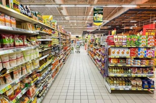 Bakıda qadın mağazadan oğurluq edib