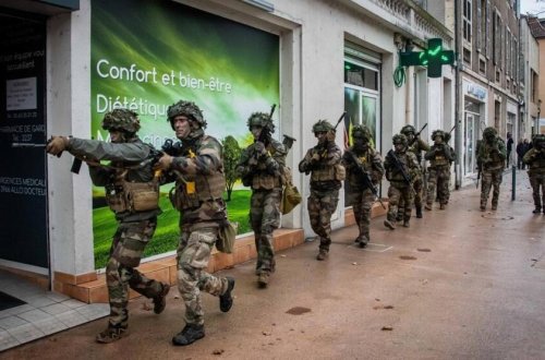 Fransada şəhərin mərkəzində hərbi təlim keçirilib