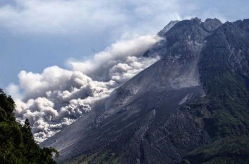 İndoneziyada Merapi vulkanı püskürüb