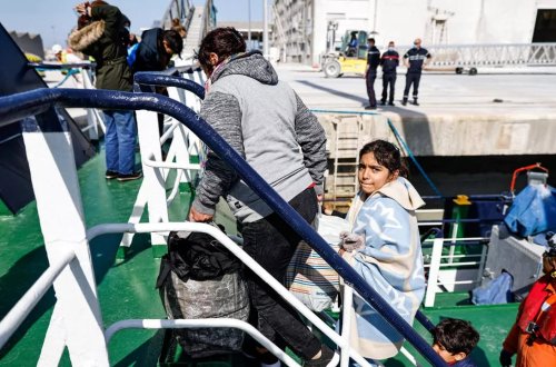 İngiltərə uşaq miqrantların 18 yaşına qədər ölkədə qalmasına icazə verəcək