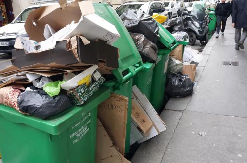 Parisin küçələri zibil yığınları ilə dolub