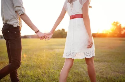 Gənc oğlan sevdiyi qızı paytaxta gətirdi, cinsi əlaqədə oldu, sonra atdı