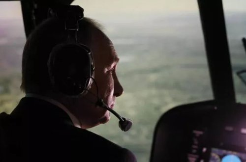 Rusiya prezidenti Putin uçuş simulyatorundan istifadə edib