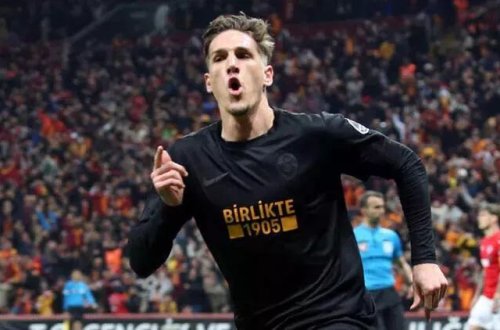 Nikolo Zaniolo öz formasını onlayn hərraca bağışlayıb