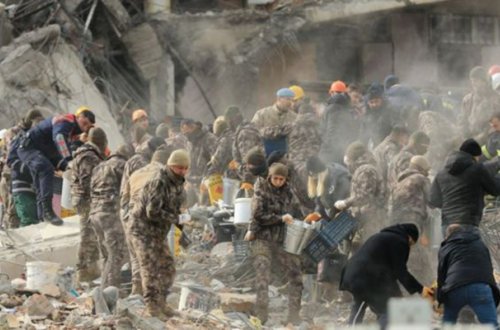 Türkiyədəki zəlzələdə sağ qalanlara bunu edənlər cəzalanacaq