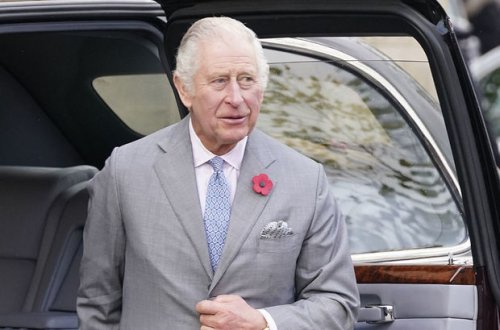 Britaniya kralı anası ilə uşaqlıq görüntülərini paylaşdı – FOTO