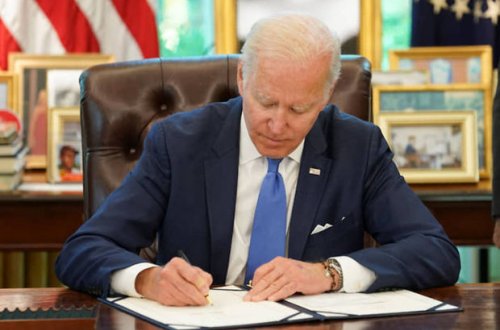 Bayden COVID-19-un mənşəyi ilə bağlı kəşfiyyat məlumatlarının məxfiliyi haqqında qanunu imzaladı