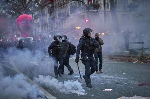 Fransada pensiya islahatı əleyhinə aksiyalarda 855 nəfər saxlanılıb