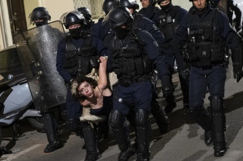 Fransada etirazlarda 120-dən çox polis yaralanıb