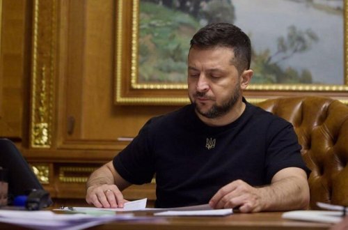 Zelenski hərbçilərlə xüsusi müşavirə keçirib