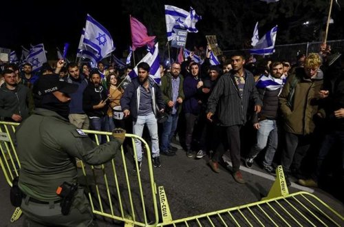 İsraildə müdafiə nazirinin istefasından sonra kütləvi etirazlar başlanıb - VİDEO