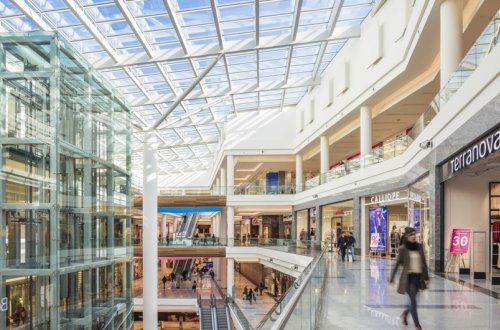 İri ticarət mərkəzləri, mehmanxana və şadlıq saraylarına girişdə COVID-19 pasportu tələbi ləğv edilib