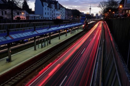 Almaniyada nəqliyyat sektoru işçiləri tətilə başlayıblar