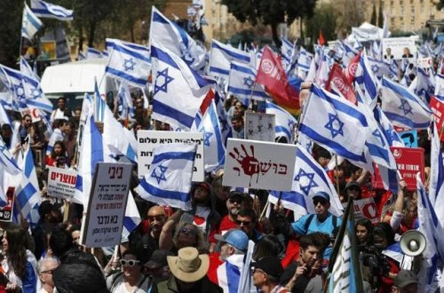 Qüdsdə etirazçılar parlament binası qarşısına toplaşıblar