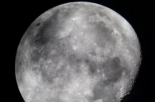 Alimlər Ayda 'şüşə muncuqlar' içində su tapdılar