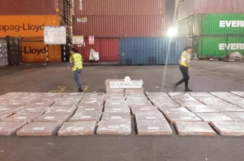 Türkiyəyə gələn təyyarədə 2,3 ton kokain ələ keçirilib