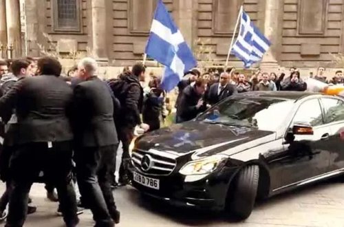 İngiltərədə KKTC liderinə etiraz aksiyası keçirilib