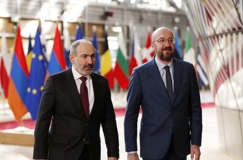 Ermənistanın baş naziri və Aİ Şurasının Prezidenti arasında telefon danışığı olub