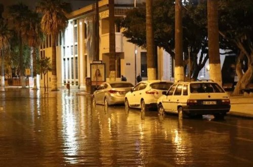 İskenderunda dəniz yenə daşdı – VİDEO