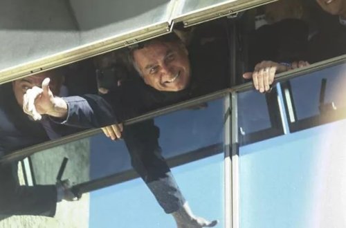 Bolsonaro 3 ay müddətdən sonra Braziliyaya qayıdıb