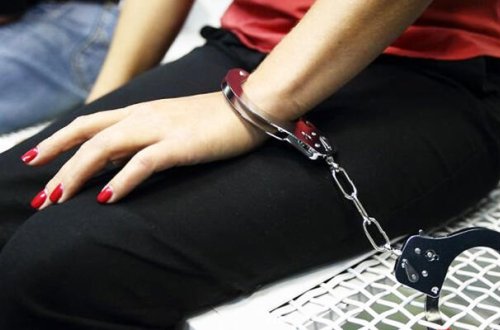 Azərbaycandan qaçan qadın məmur Rusiyada tutuldu