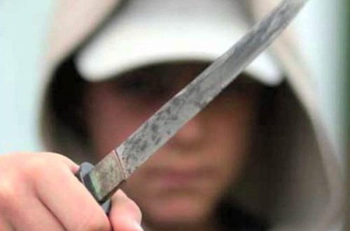 Şəmkirdə 15 yaşlı oğlan tanışını bıçaqlayıb