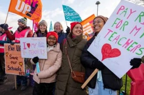 İngiltərədə müəllimlər hökumətin təklifini rədd etdi