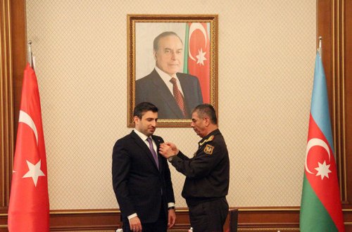 Zakir Həsənov Selçuk Bayraktarı medalla təltif edib - FOTO