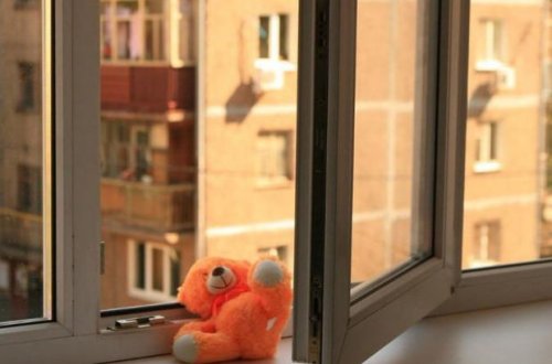 Özbəkistanda qadın üç uşağını 9-cu mərtəbədən atdı