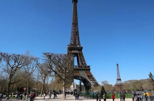 Parisdə Eyfel qüllələrinin sayı ikiyə yüksəlib