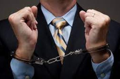 Həbsdə olan şəxsi azadlığa buraxdıracağı adı ilə 23 min manat alan kişinin ibtidai istintaqı tamamlanıb