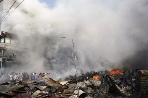 Banqladeşdə bazarda güclü yanğın baş verib