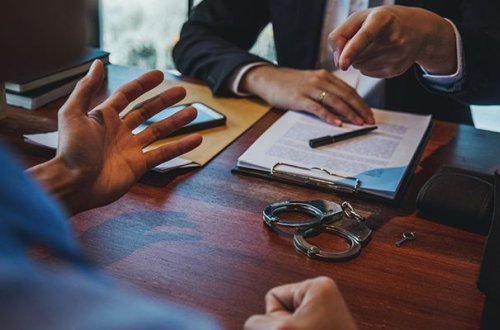 Keçmiş vəzifəli şəxs məhkəmə zalından azadlığa buraxıldı