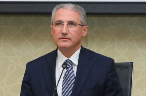 Muxtar Babayev 100 min vergi borcu olan şirkətlə 3,3 milyonluq müqavilə bağlayıb