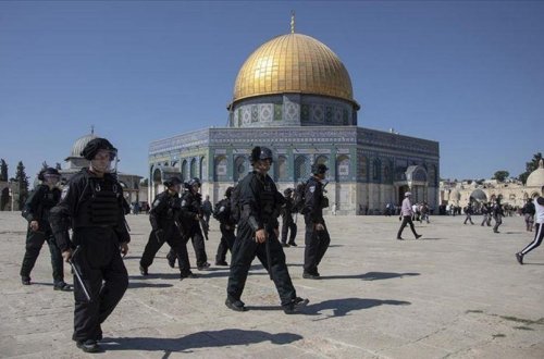 Израильская полиция сообщила о задержании 350 человек в мечети Аль-Акса