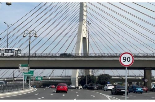 Bakıda iki yolda sürət həddinin endirilməsi ilə bağlı yol nişanları quraşdırılıb