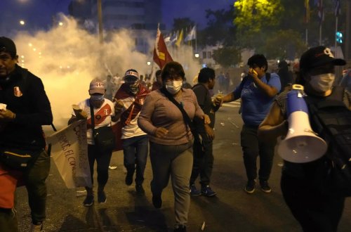 Peruda hökumət əleyhinə etirazlar nəticəsində ölənlərin sayı 69-a çatıb