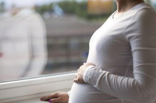 Bakıda kişi hamilə arvadına 3 bıçaq zərbəsi vurub