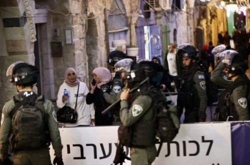 Məscidül-Əqsada namaz qılan fələstinliləri döydülər