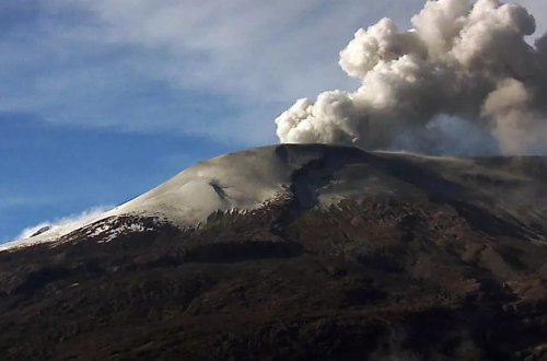 Kolumbiyada vulkan həyəcanı: 2500 ailə təxliyə ediləcək